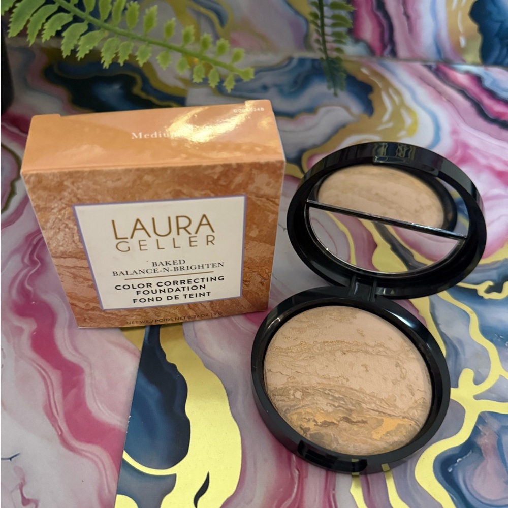 Laura Geller Baked Balance-N-Brighten Foundation - Medium Color Correcting.